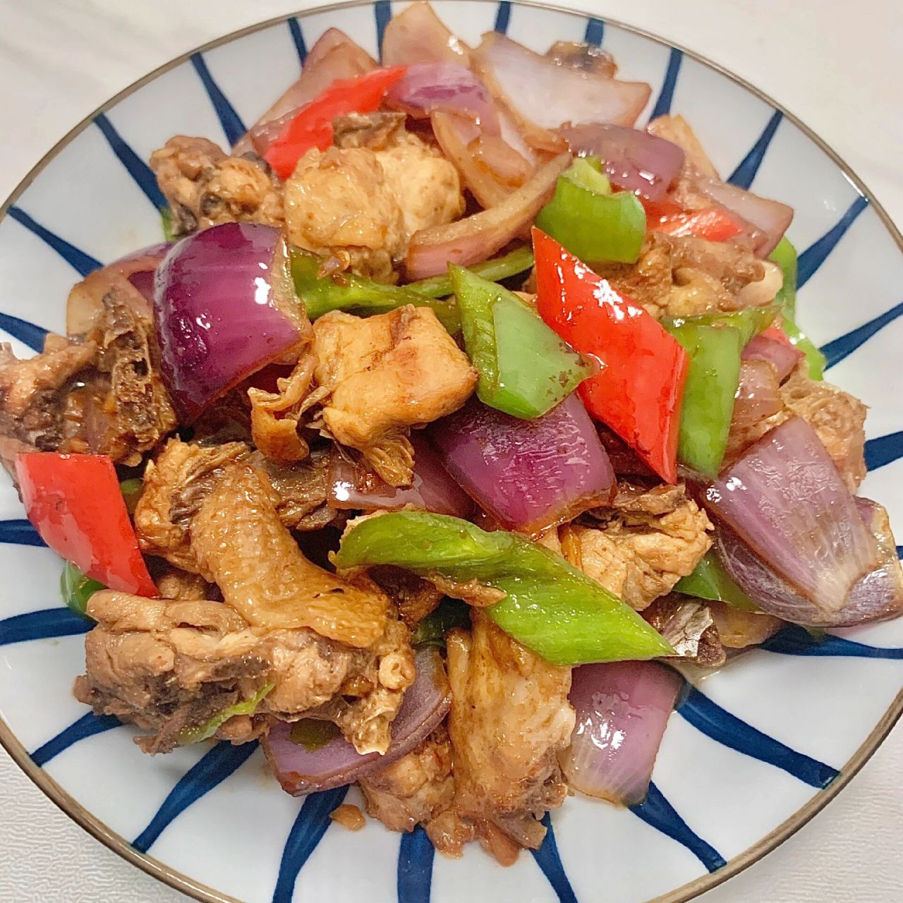 【洋葱炒鸡肉】经常吃的一道家常菜,简单好吃 94食材:鸡肉 洋葱 青