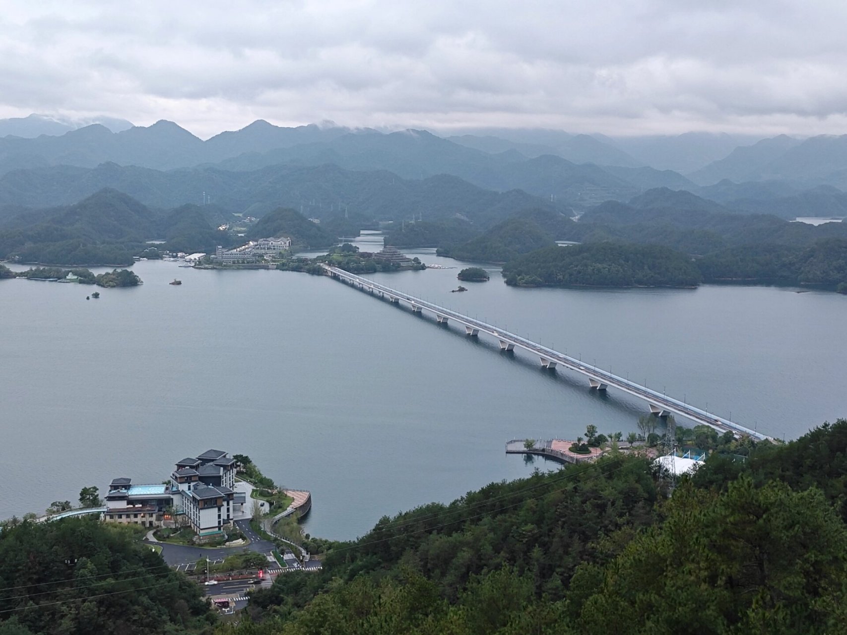 令人惊艳的千岛湖,宿建德江 千岛湖的秋天,入住美式豪华湖景房,登天娱