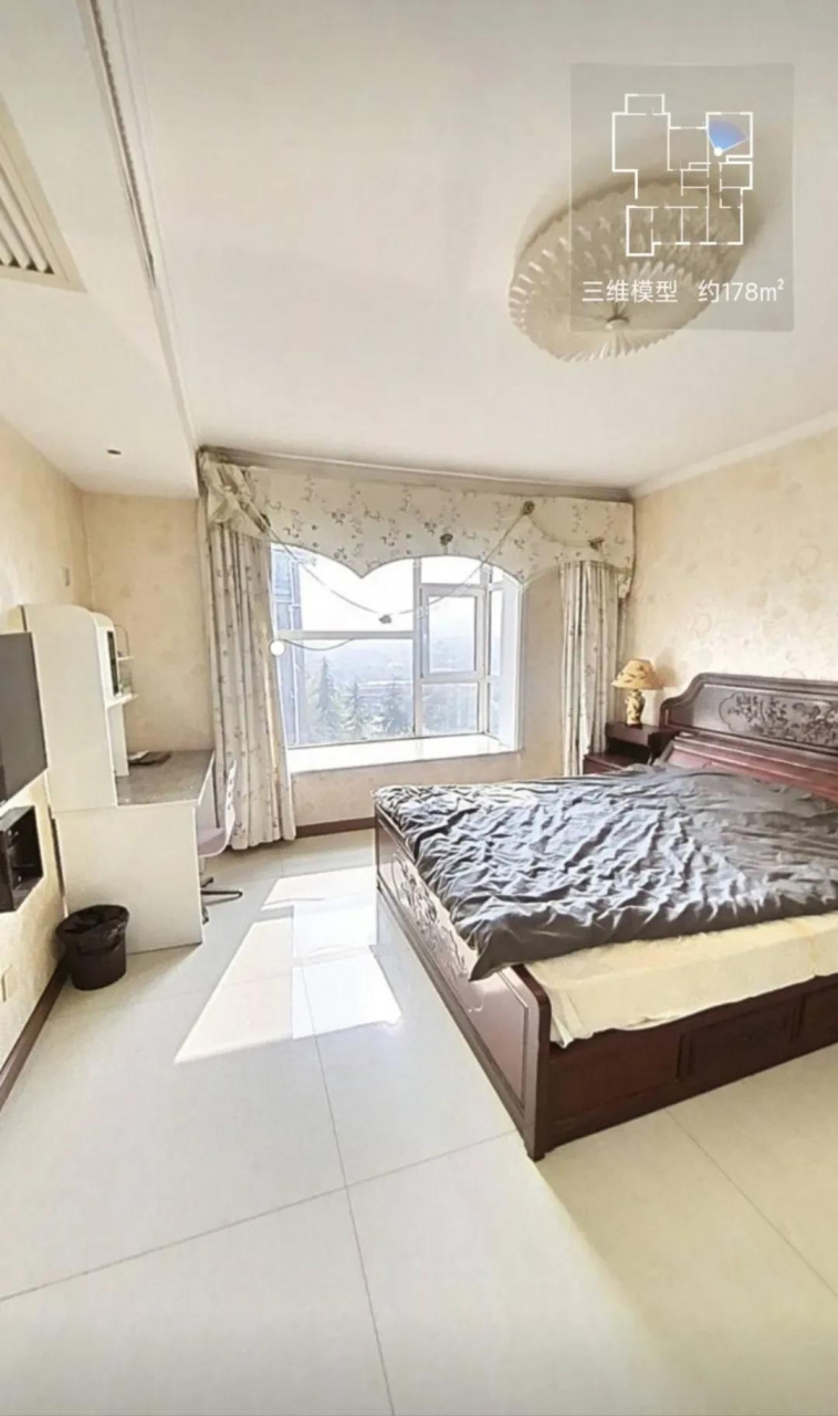 西安头条曲江丰景佳园178平米的4室,精装全配领包入住,门口就是大唐