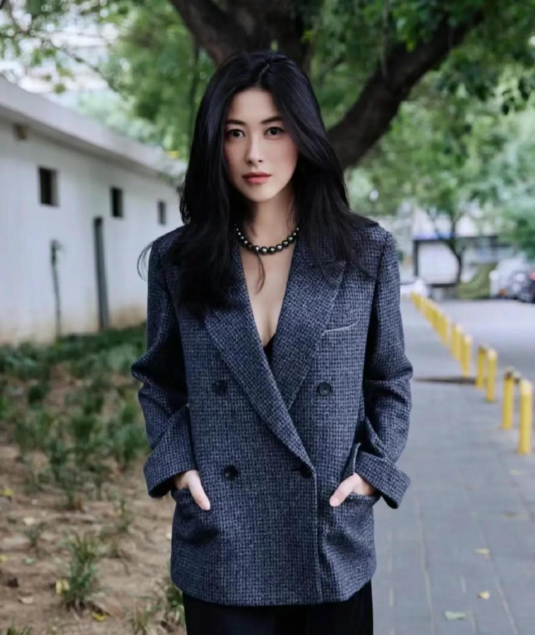 朱珠是懂大溪地秋日穿搭的女明星气质穿搭 女明星吸睛穿搭