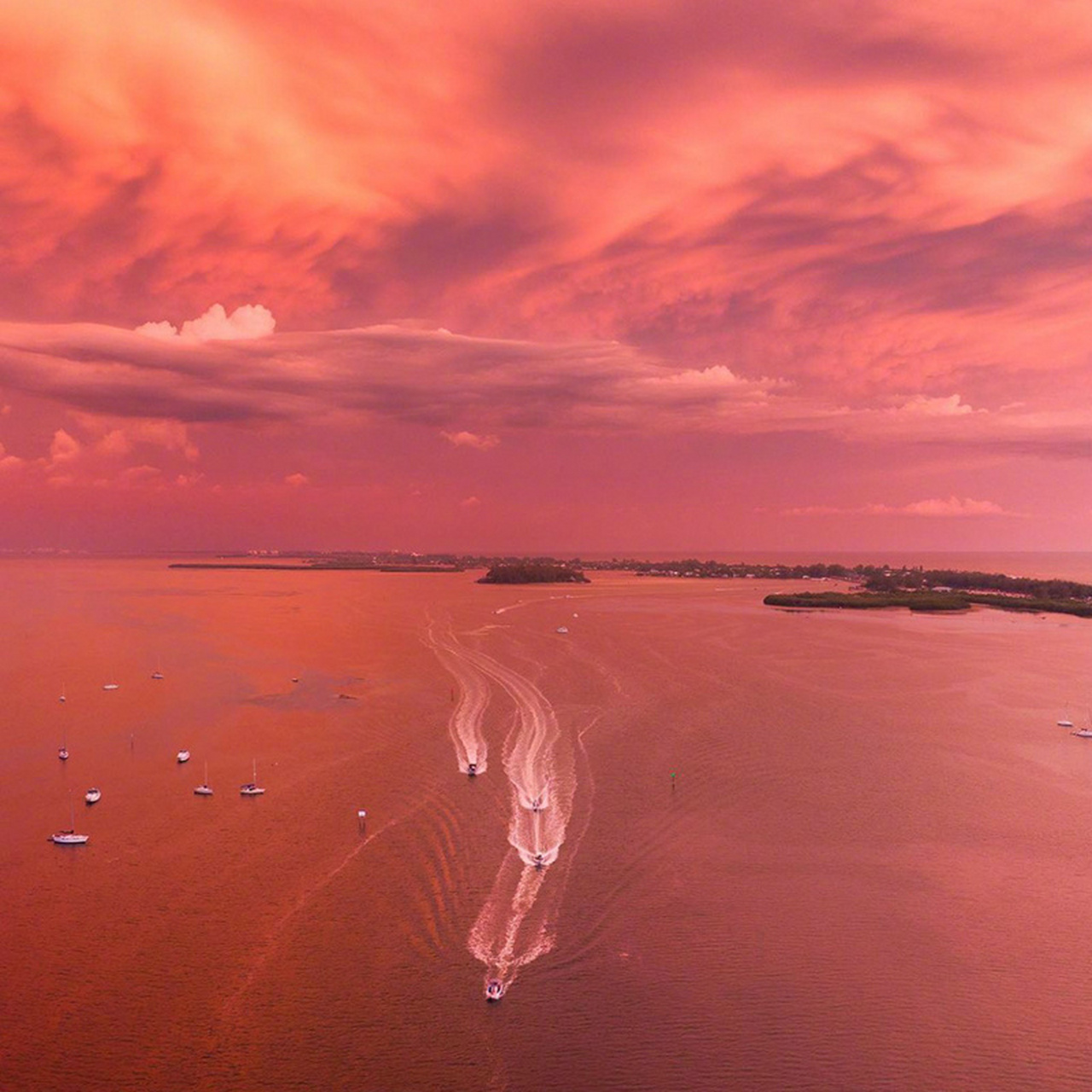 晚霞 大海 夕阳#旅行摄影# #图片分享#   (via.ins.marina.goritsas)