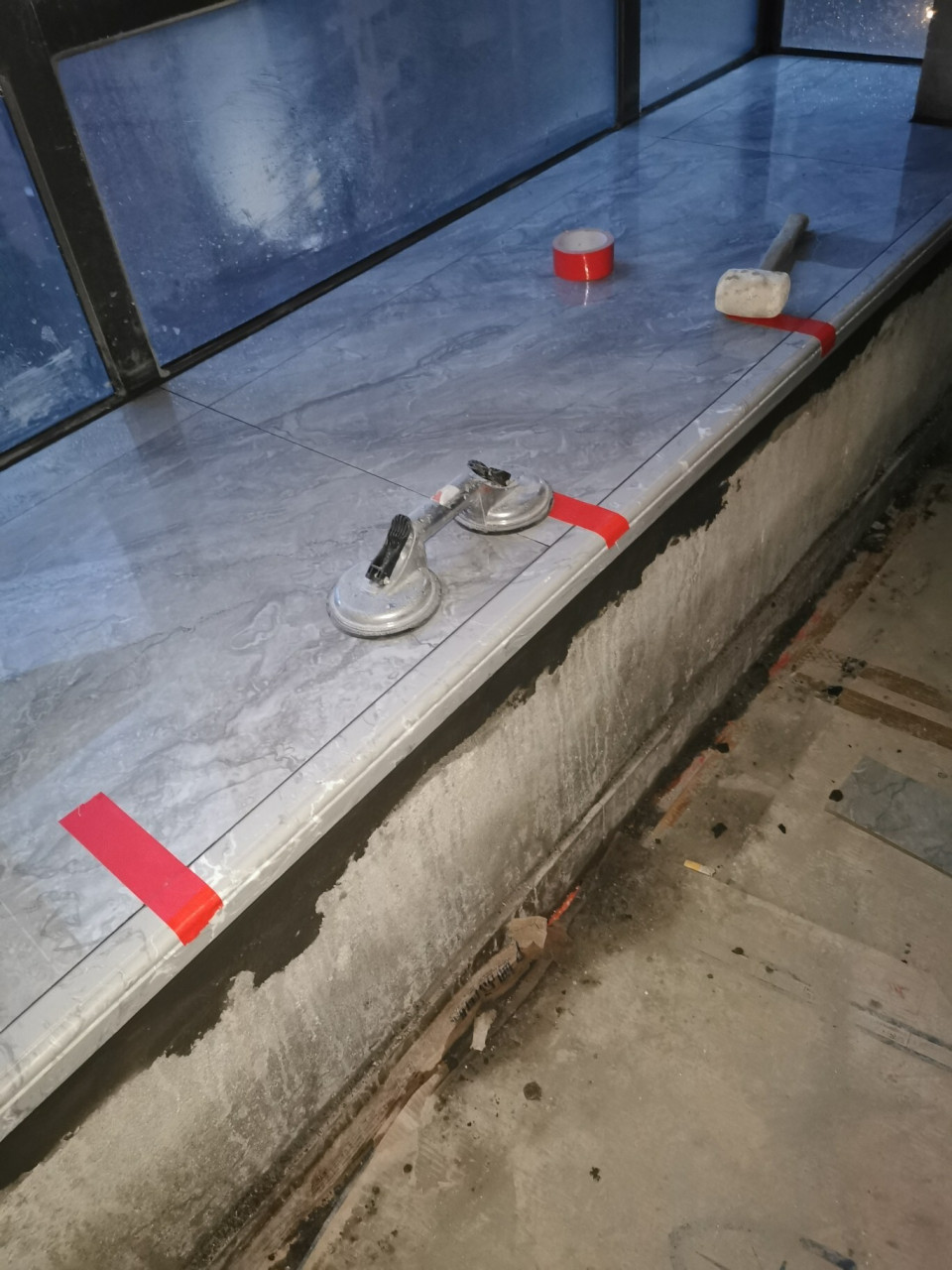 来,效果出来了,五个飘窗省了大几千还真香.实际效果比图片还要好!