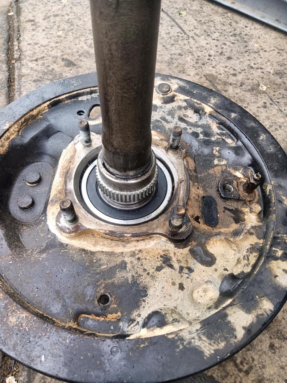 风骏5更换后轮轴承!