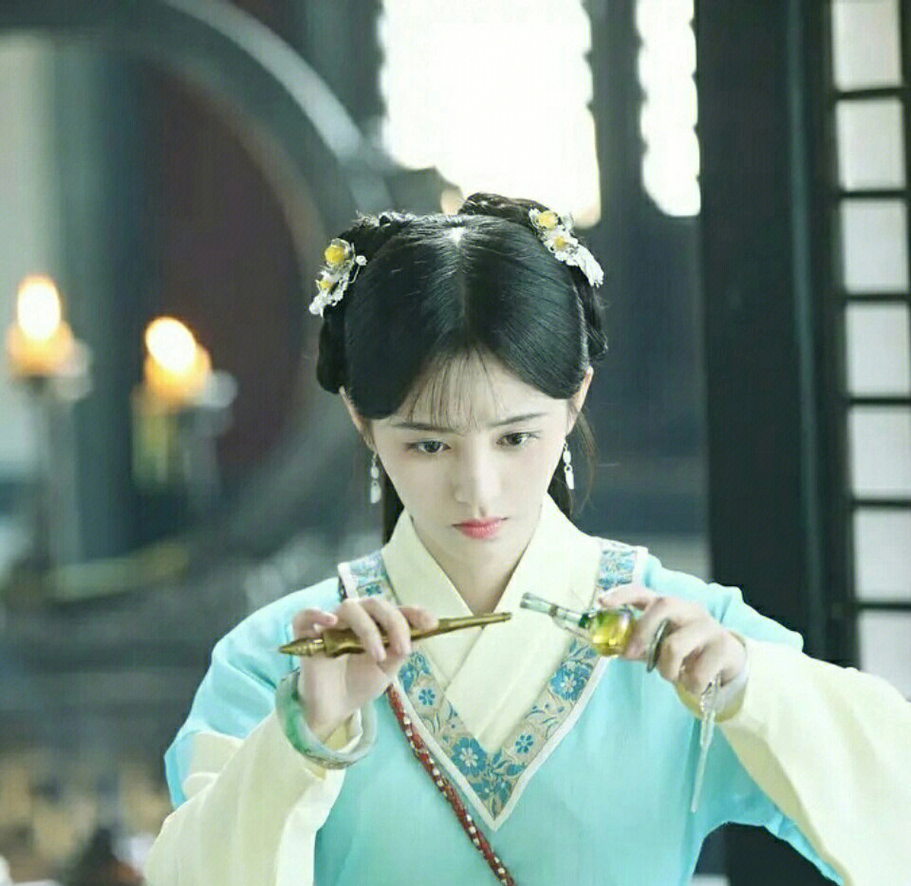 女明星的双丫髻