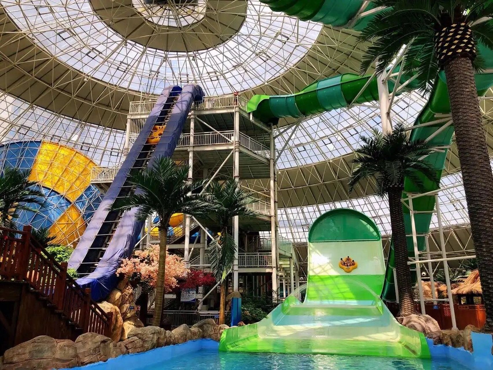 营口虹溪谷水乐园特惠双人全天票119元/张 营业时间:09:00-17:00 优惠