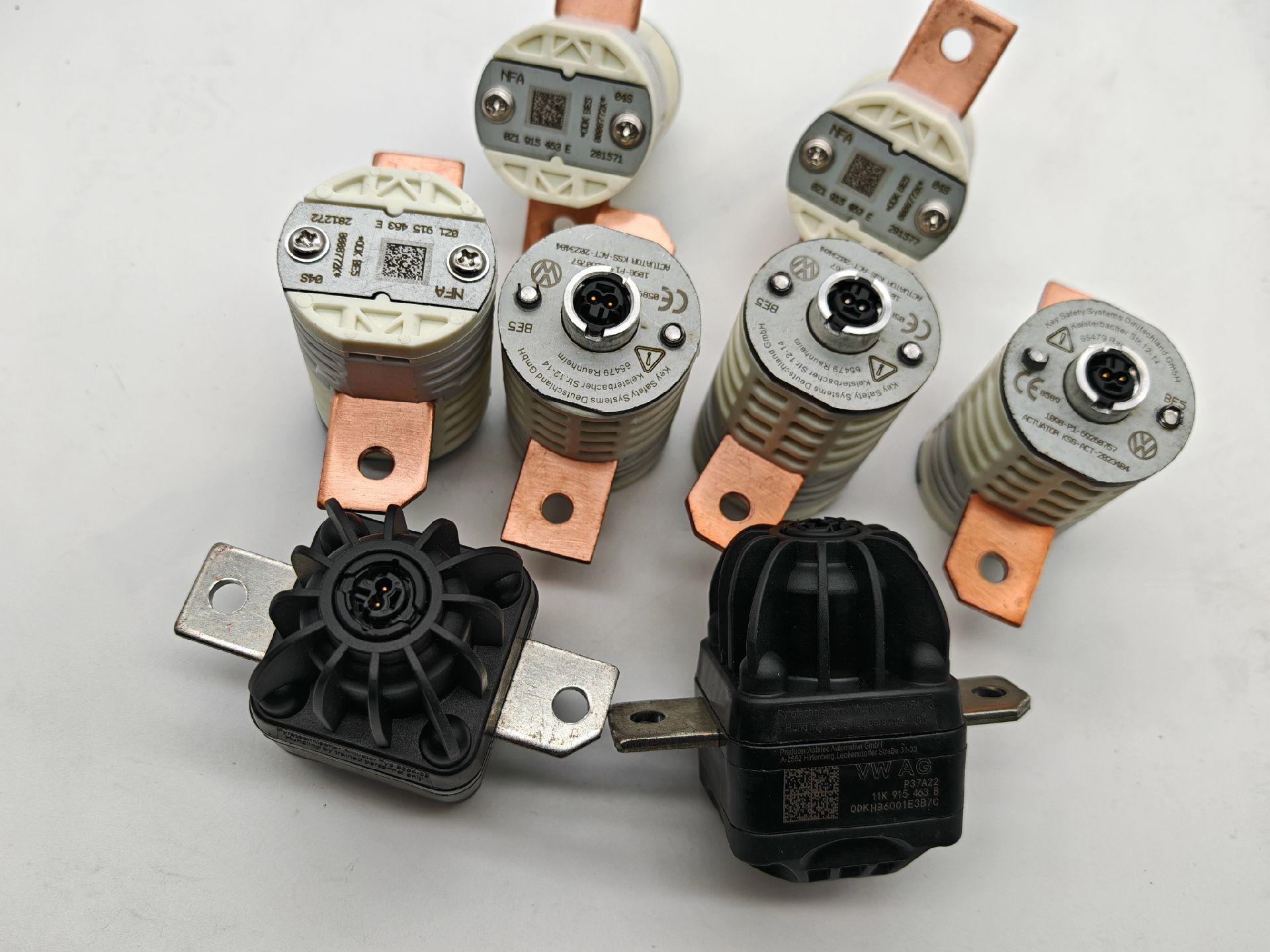 c/xid6.c/奥迪q4eq5e电池熔断器断电器黑色熔断器,白色熔断器