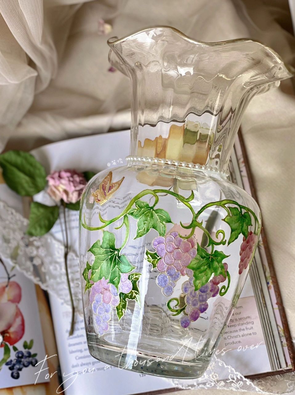 手绘玻璃花瓶 [萄人欢喜]  家里的院子里有一棵葡萄树  藤蔓从墙头蜿
