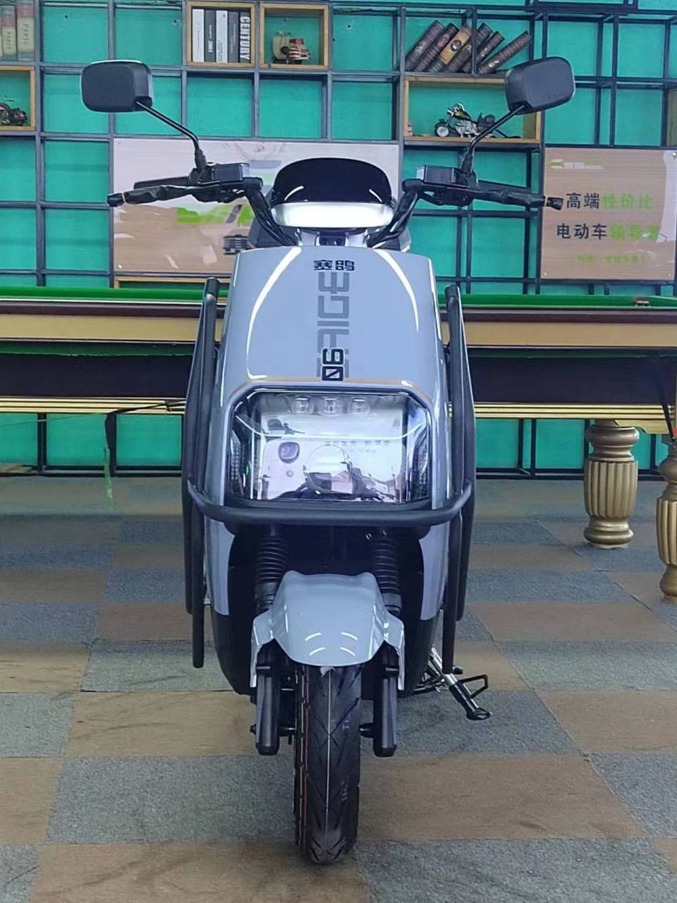 赛鸽高速电摩,实测时速 70 码.