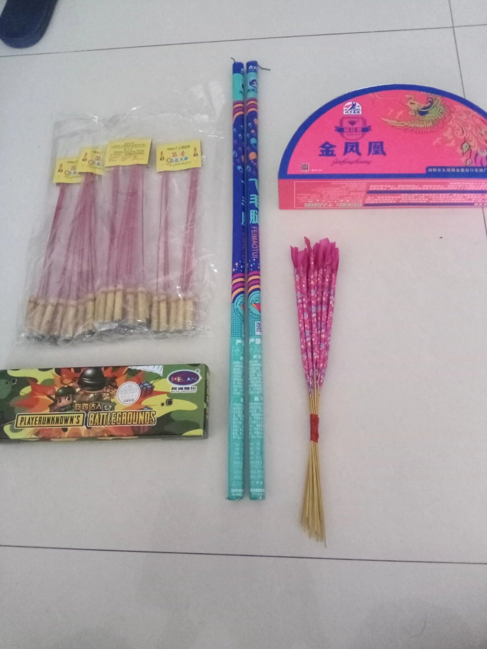 金凤凰35块,飞毛腿10块,穿天猴25块,三响40块,摇花十块,这些120贵吗?