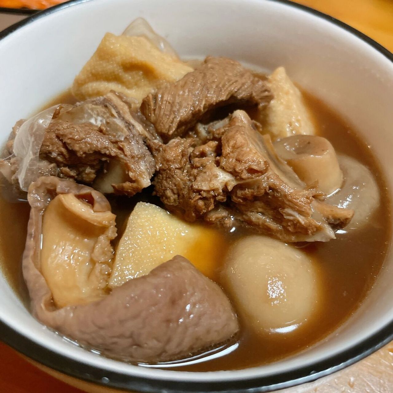 一碗热乎乎的肉骨茶 可以治愈一整个阴冷的雨天 #马来西亚肉骨茶