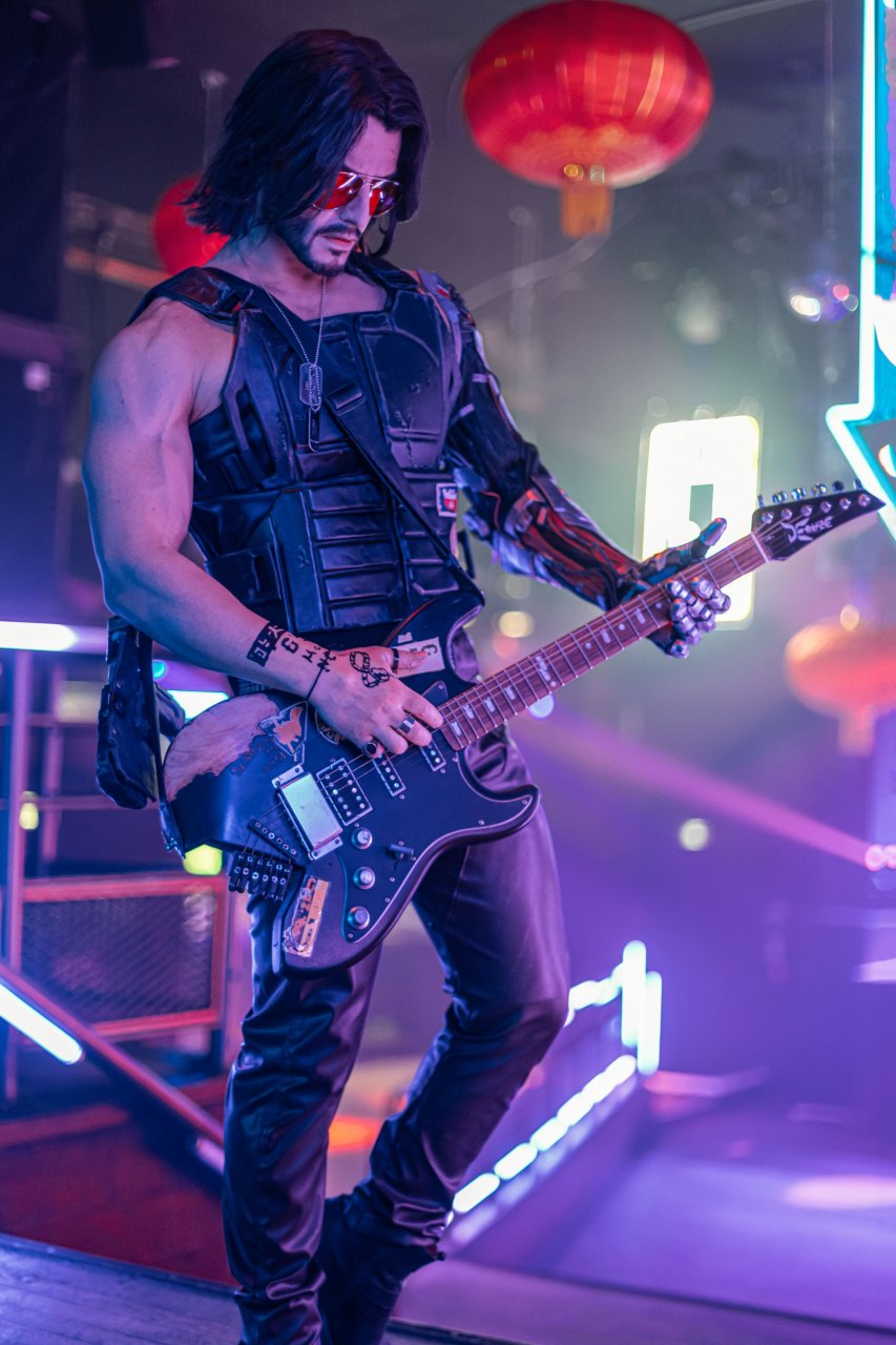 强尼·银手(via twi taryn_cosplay)  #赛博朋克2077##赛博朋克