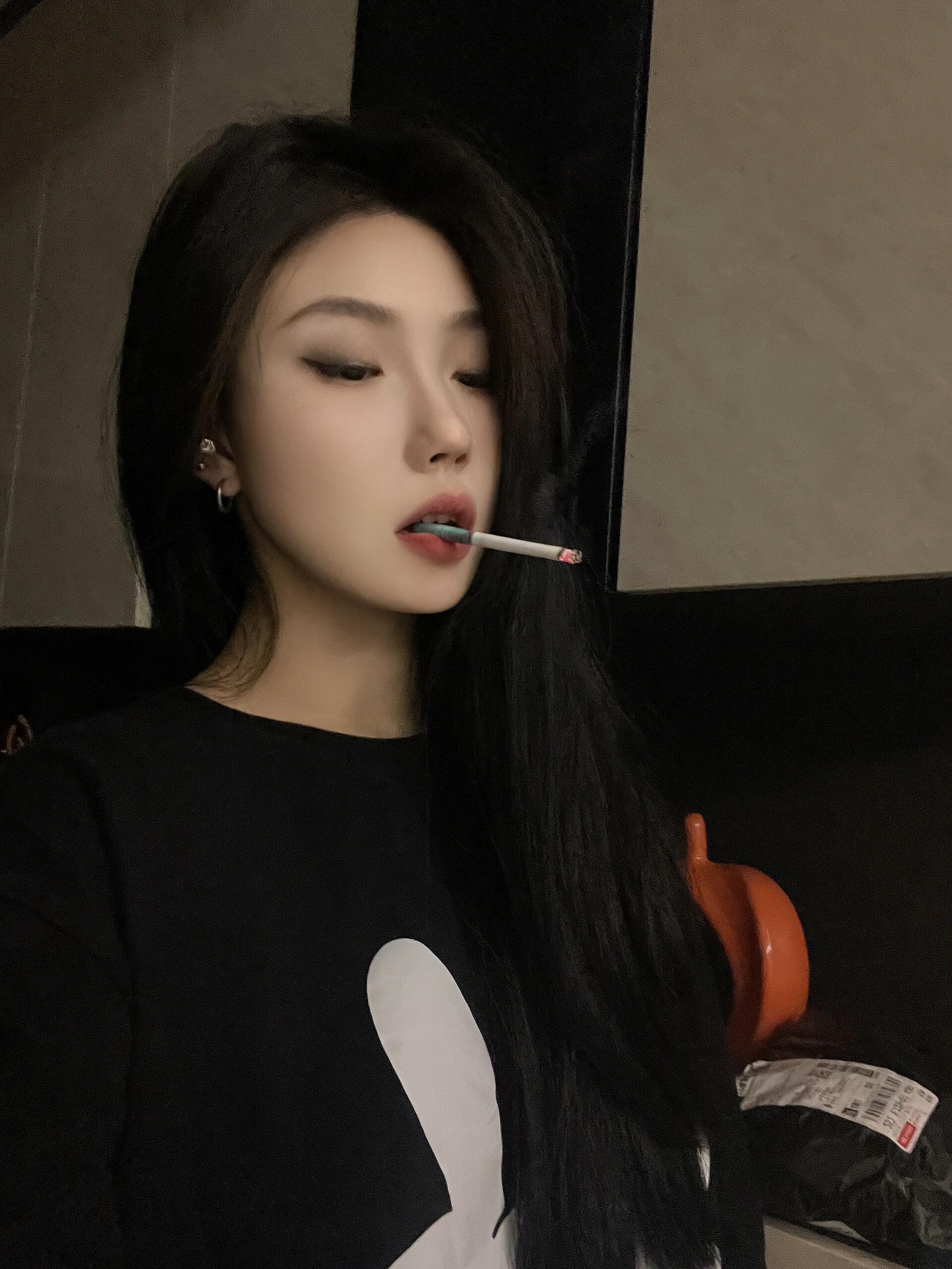 女生为什么要抽烟🚬