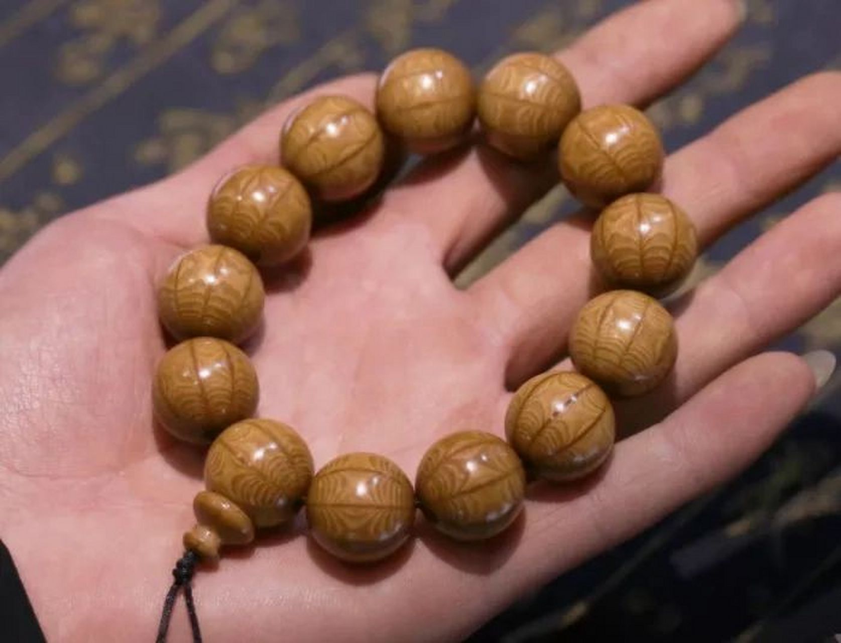 文玩"六道木",掌握盘玩技巧 之所以叫六道木,是因为这种木材形状极为