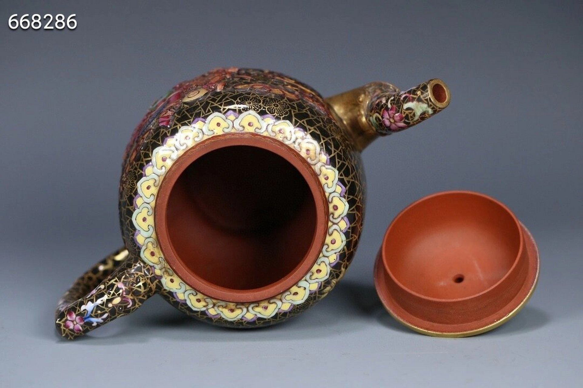 清代 珐琅彩紫砂壶.尺寸高15*21*12cm