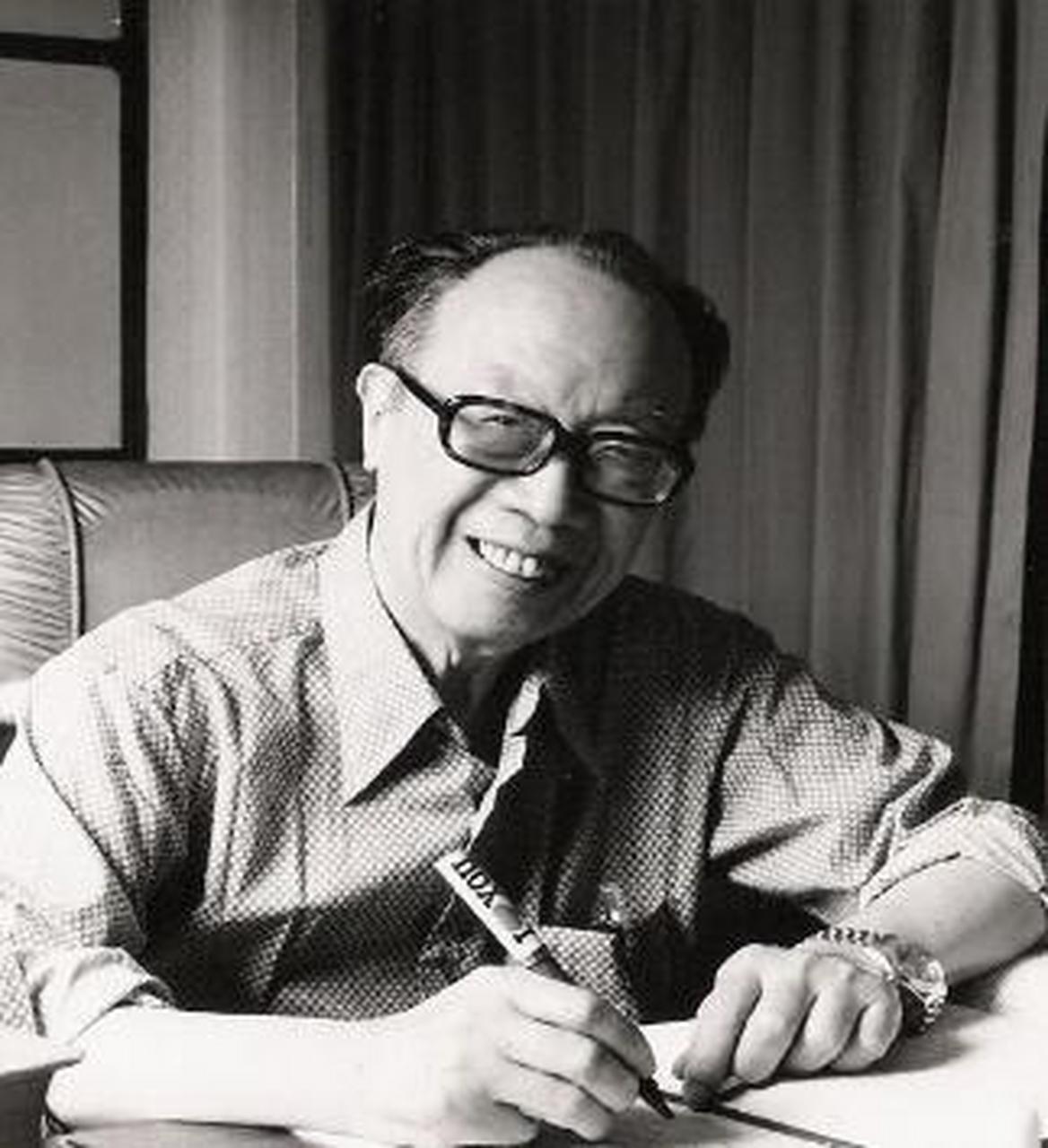 进手术室前,她似乎有预感,对梁实秋说:"放心吧,你要照顾好自己.