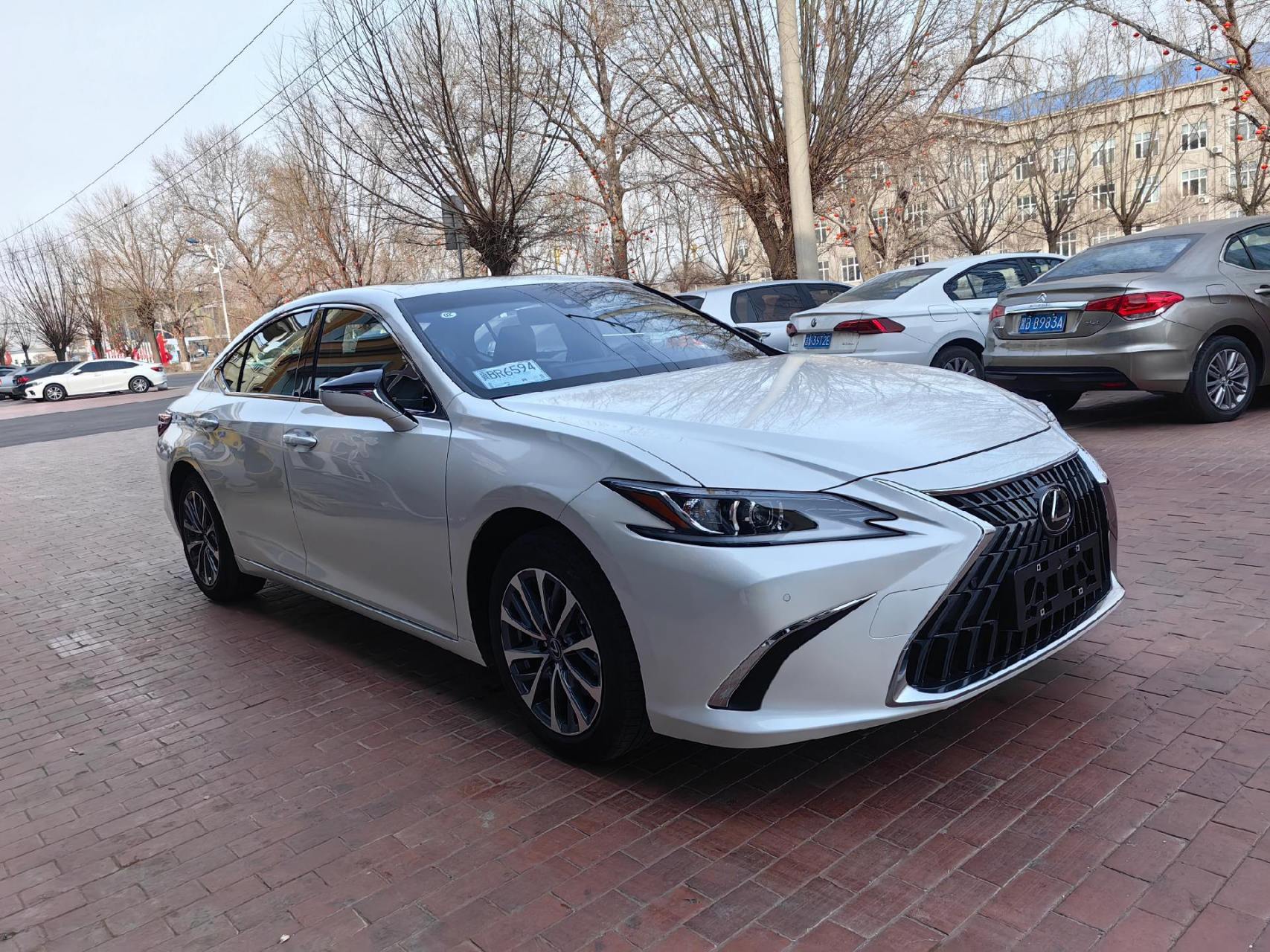 准新车2024年刚刚落户 2000公里 雷克萨斯es200 卓越动感型 全车原版