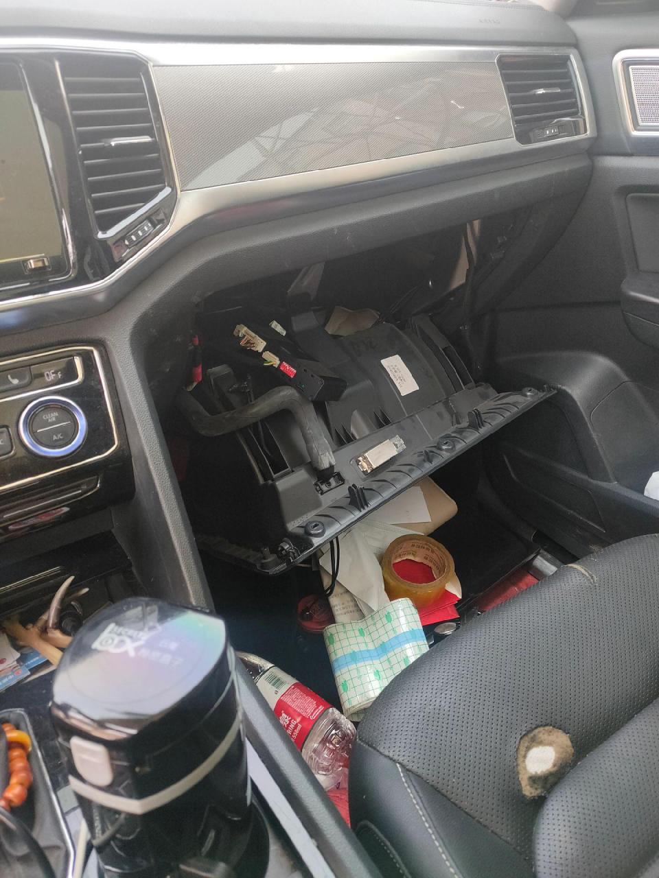 大众途昂,更换360全景导航一体机上车,付驾驶座椅修复!