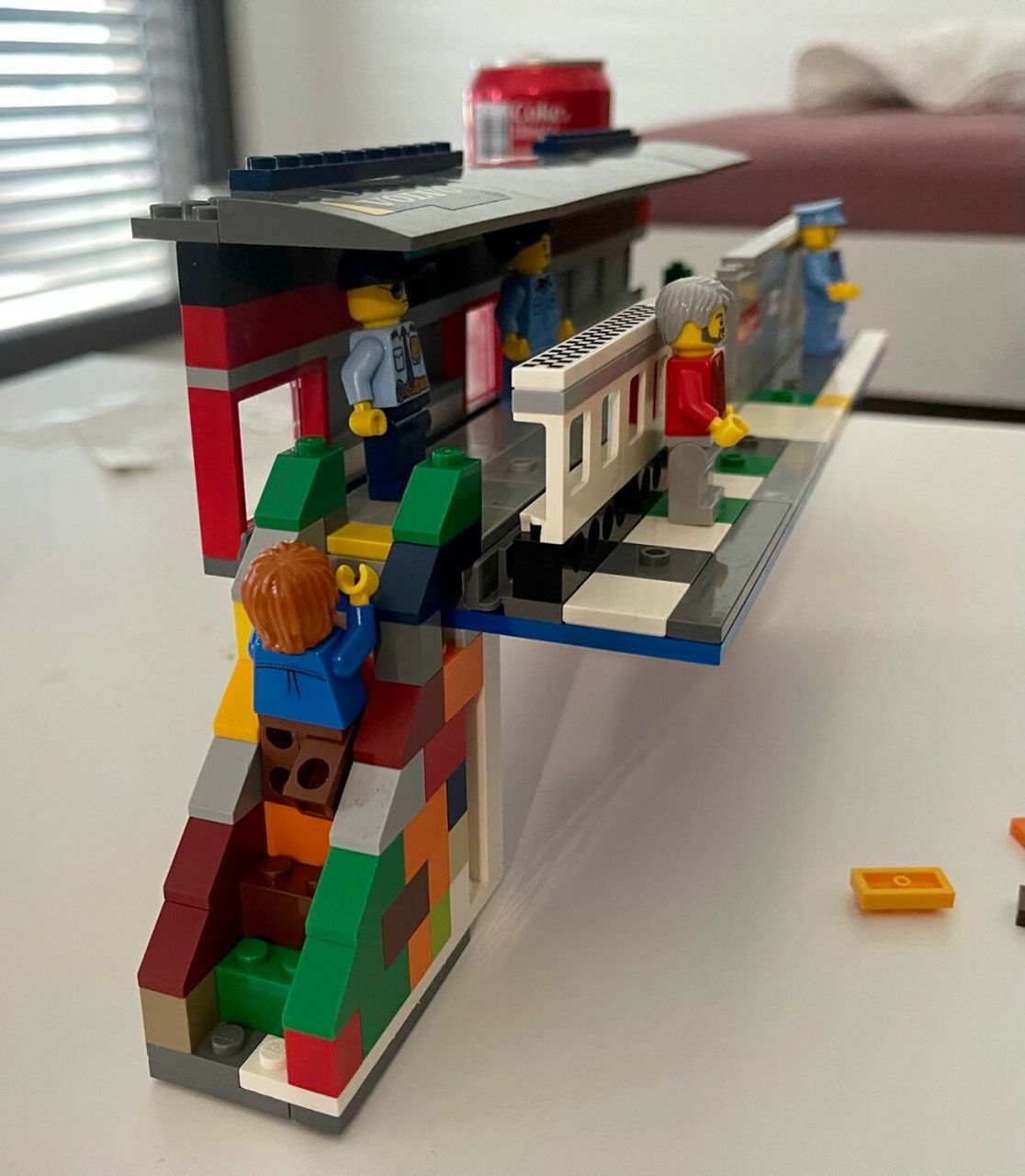 乐高火车站moc 既是个火车站又是座桥,用家里一些碎零件制作 乐高小镇