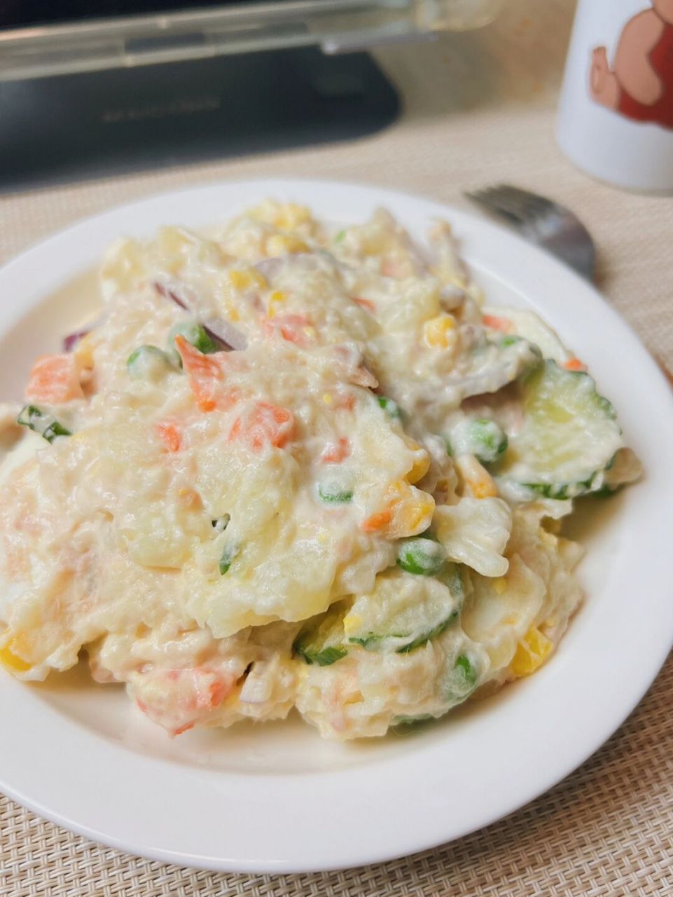 92菜谱:日式金枪鱼土豆沙拉 986993 土豆2个,杂菜200克,鸡蛋