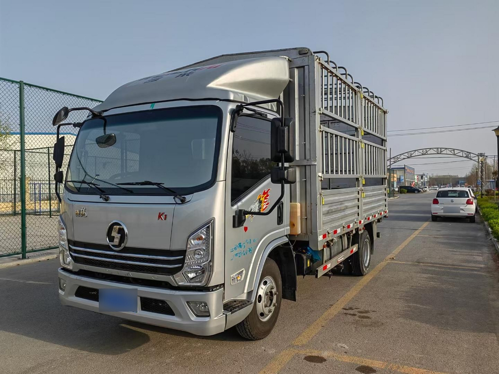 陕汽德龙k1,4.2米高栏!柴油国六标准,潍柴发动机160马力,宽体2.