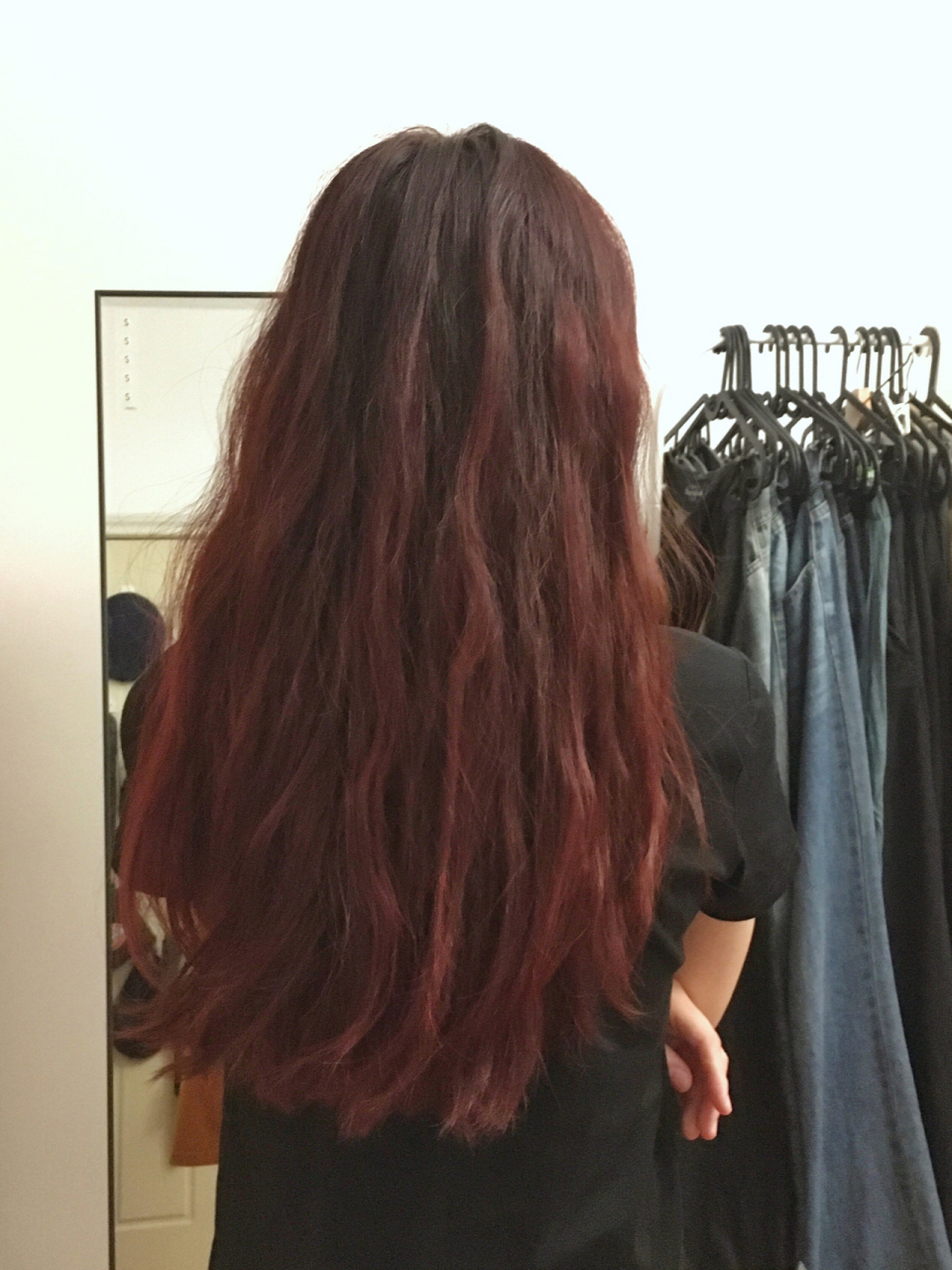 红棕色染发的褪色过程 第一周:头几次洗头发会掉色 感觉还是偏紫色 第