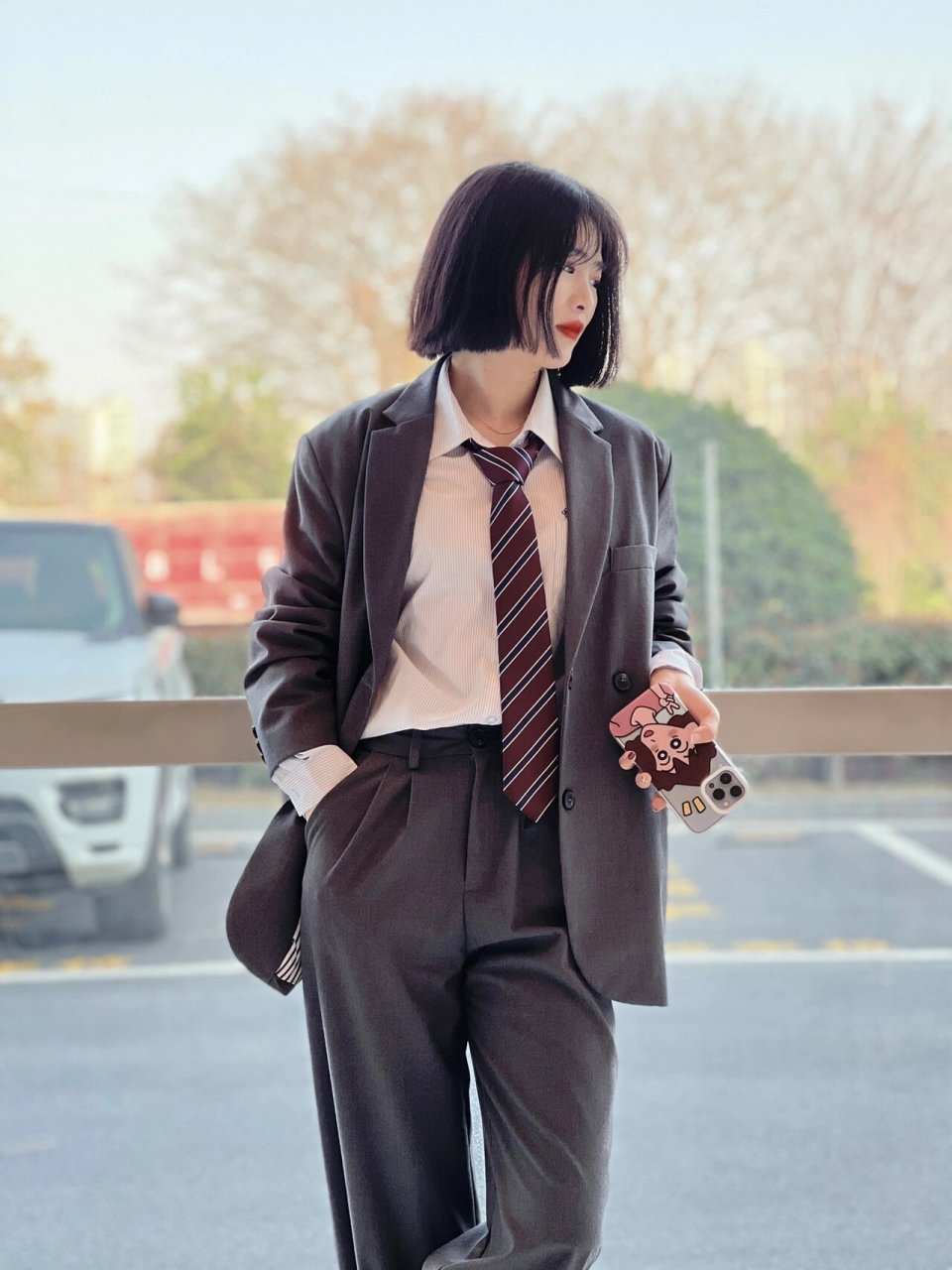 女孩子也可以穿西装打领带啊98 职业要求要穿正装 但又不想和其他人