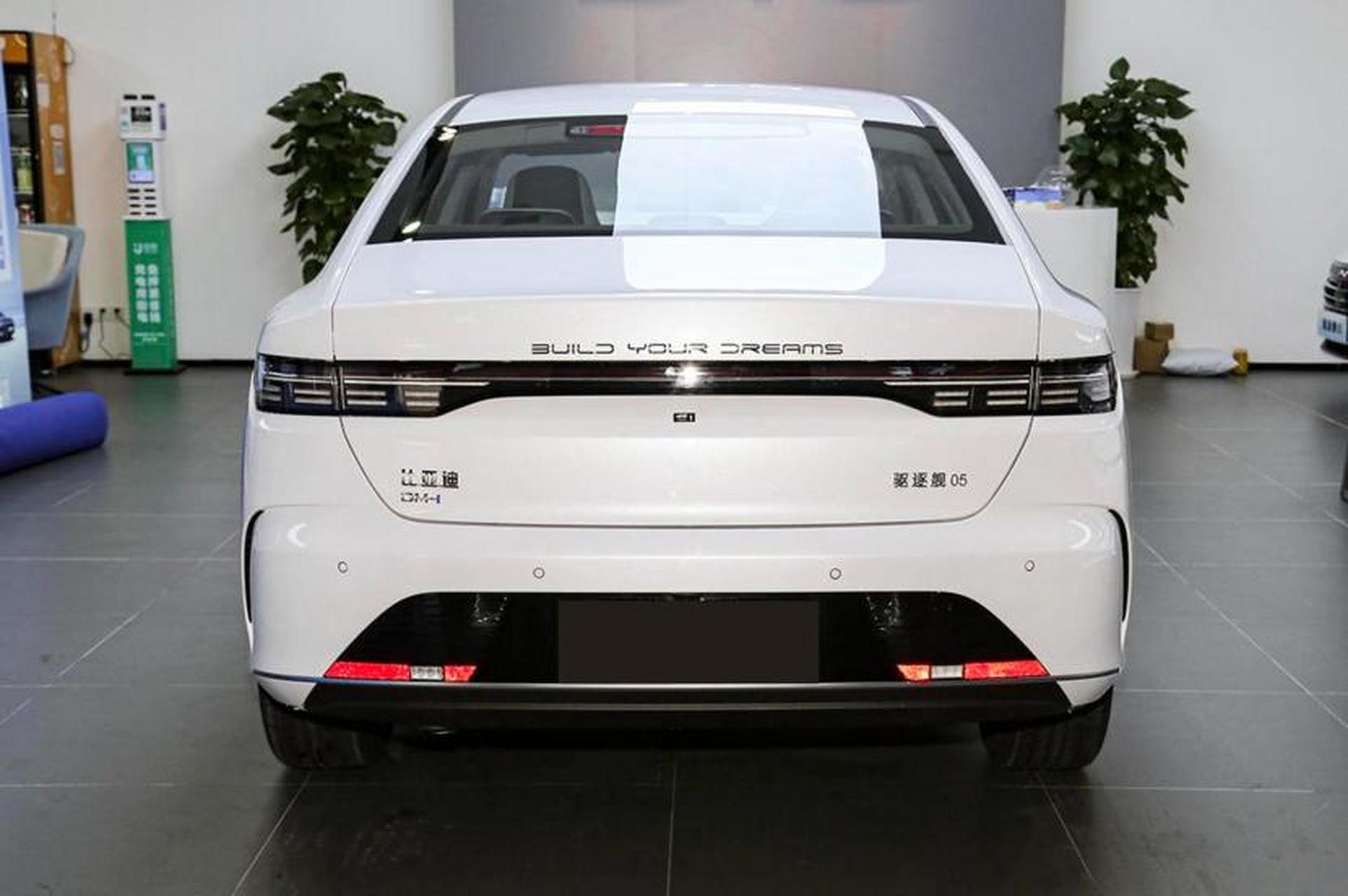 比亚迪驱逐舰05 新增120km豪华型,售价11.98万元.