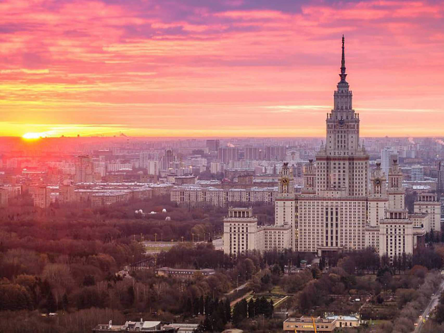 莫斯科七姐妹 傻傻分不清 莫斯科七姐妹—— 建造于斯大林统治的最后