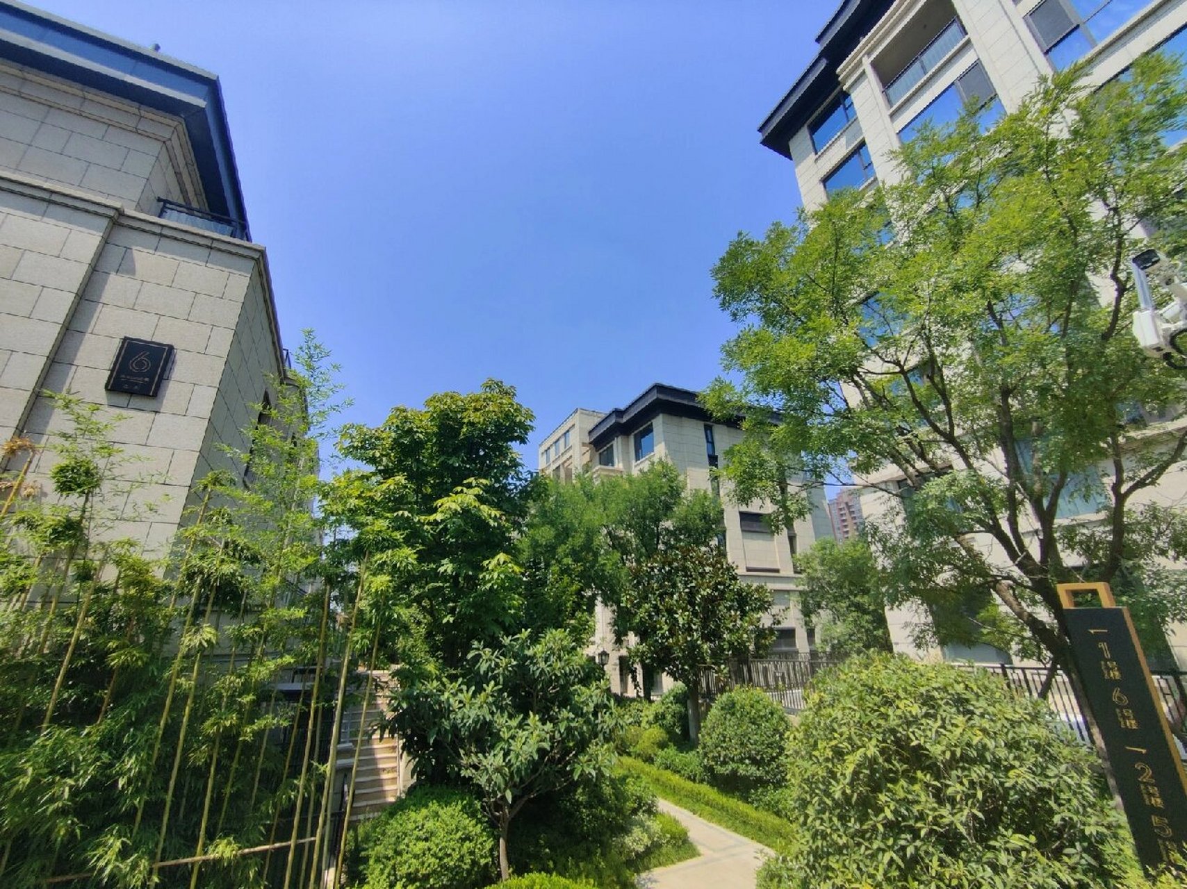 今天聊聊曲江电竞产业园旁【天地源大都会】 ①小区介绍 位置:曲江