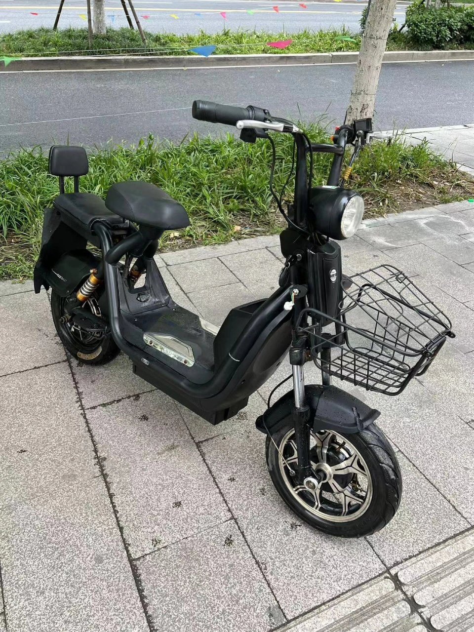 莫拉克电动车黑色简易款 新装电池,续航30公里左右 带黄牌,车况已检测