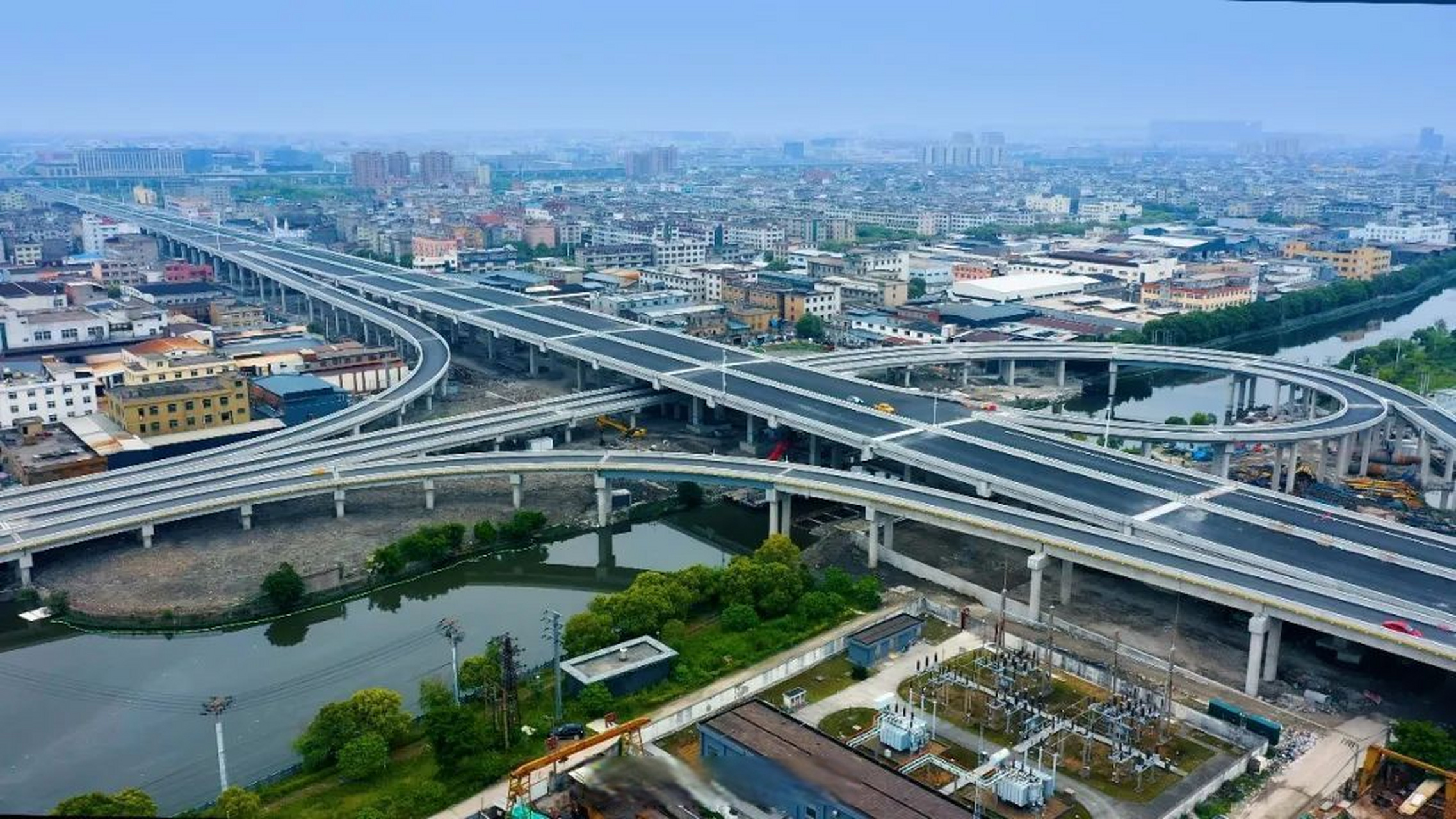 【温州金丽温高速公路东延线项目全线沥青路面施工完成】