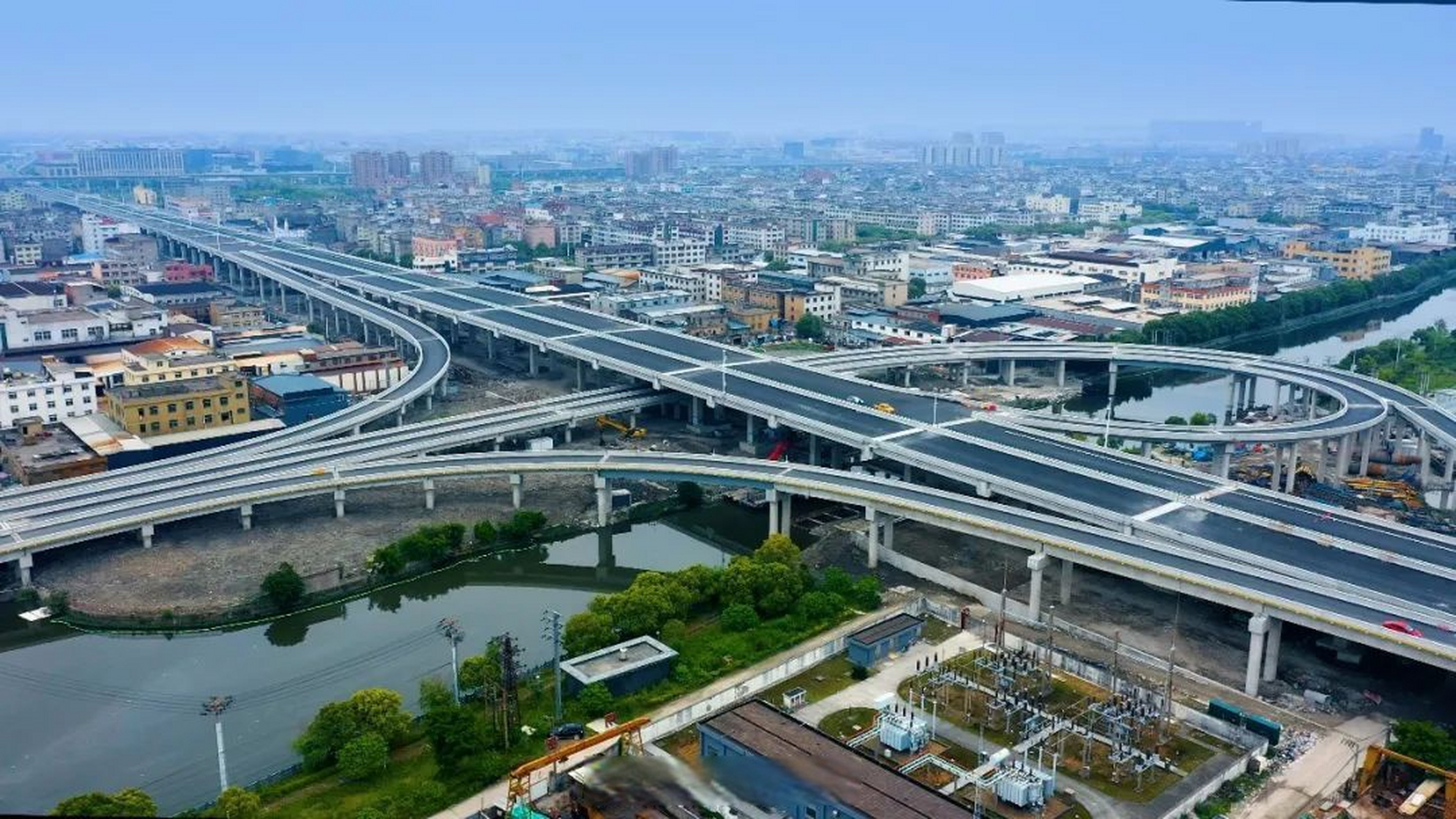 【温州金丽温高速公路东延线项目全线沥青路面施工完成】#民生汇# 5月