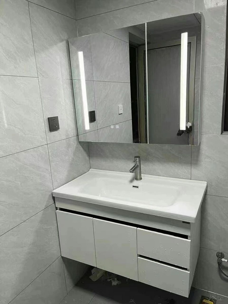 希箭浴室柜安装起来很不错呀~ 种草这一款希箭的浴室柜 颜值太赞了,带