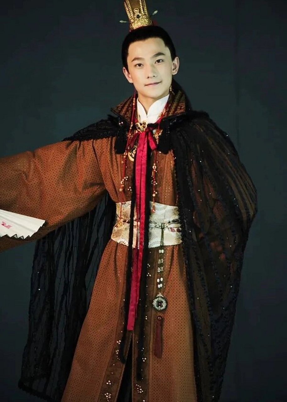 新版《红楼梦》宝玉定妆照 杨洋的青涩历史 好逗啊哈哈哈 感觉就像个