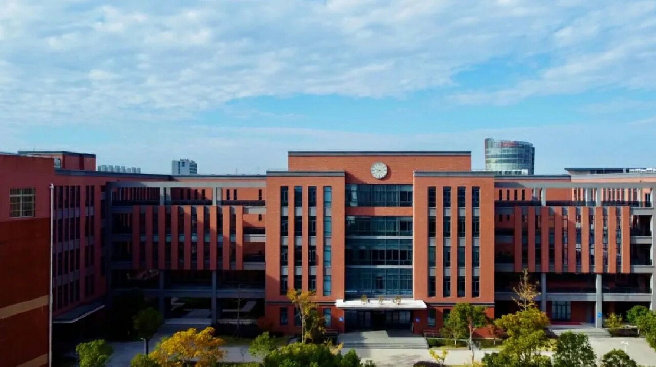 上海东海职业技术学院欢迎新同学的加入!