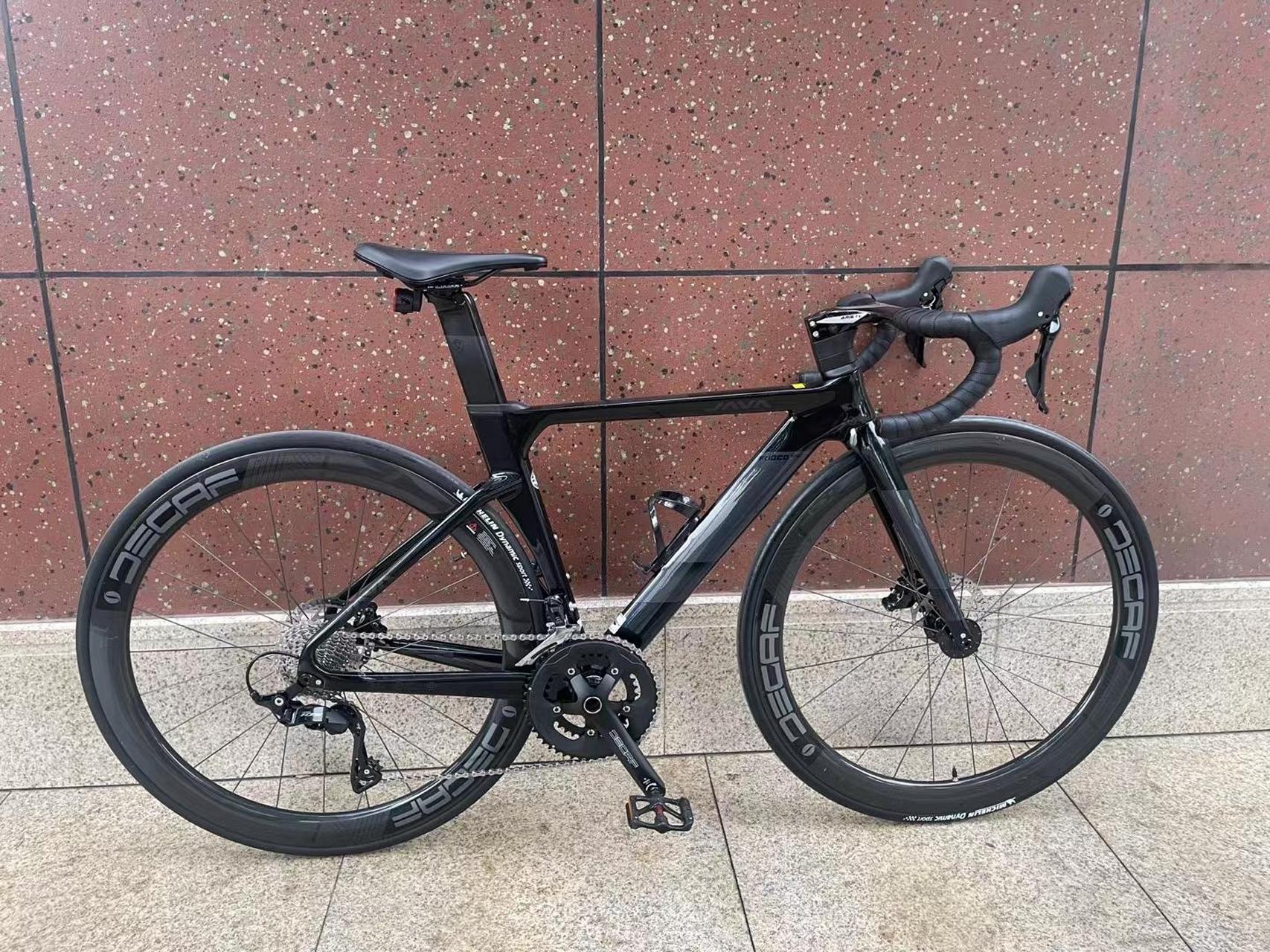 24款佳沃火6top,全碳纤维公路车,7120油碟套件,45码,成色很好,车架有