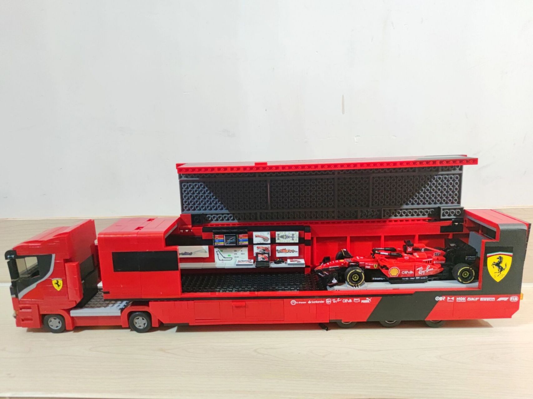 听说乐高法拉利运输车绝版了 那就自己整辆 plus版法拉利运输车 	 f1