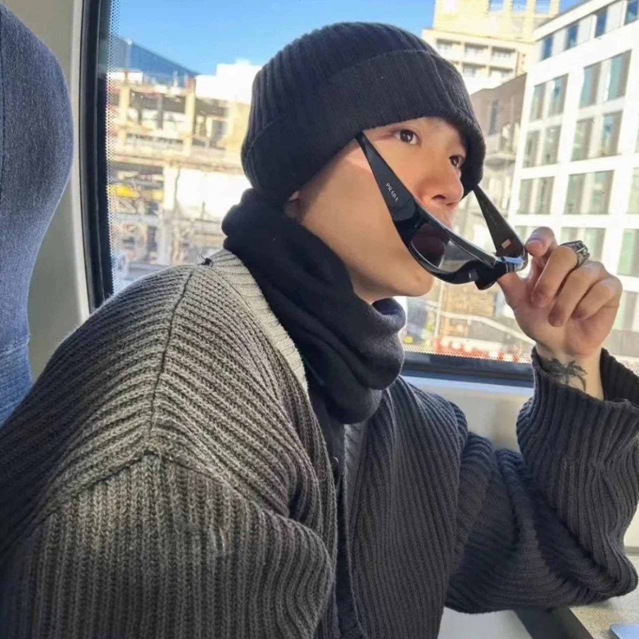 男生帅气霸气头像,能彰显个性,让人感受到一股强烈的自信与决心,激发