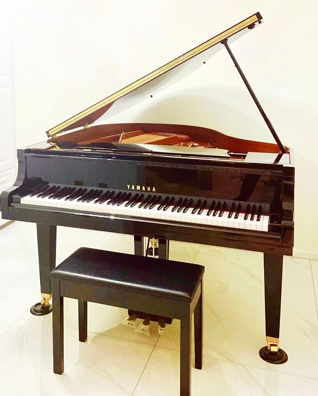 雅马哈gn1三角钢琴具有以下特点: 1.