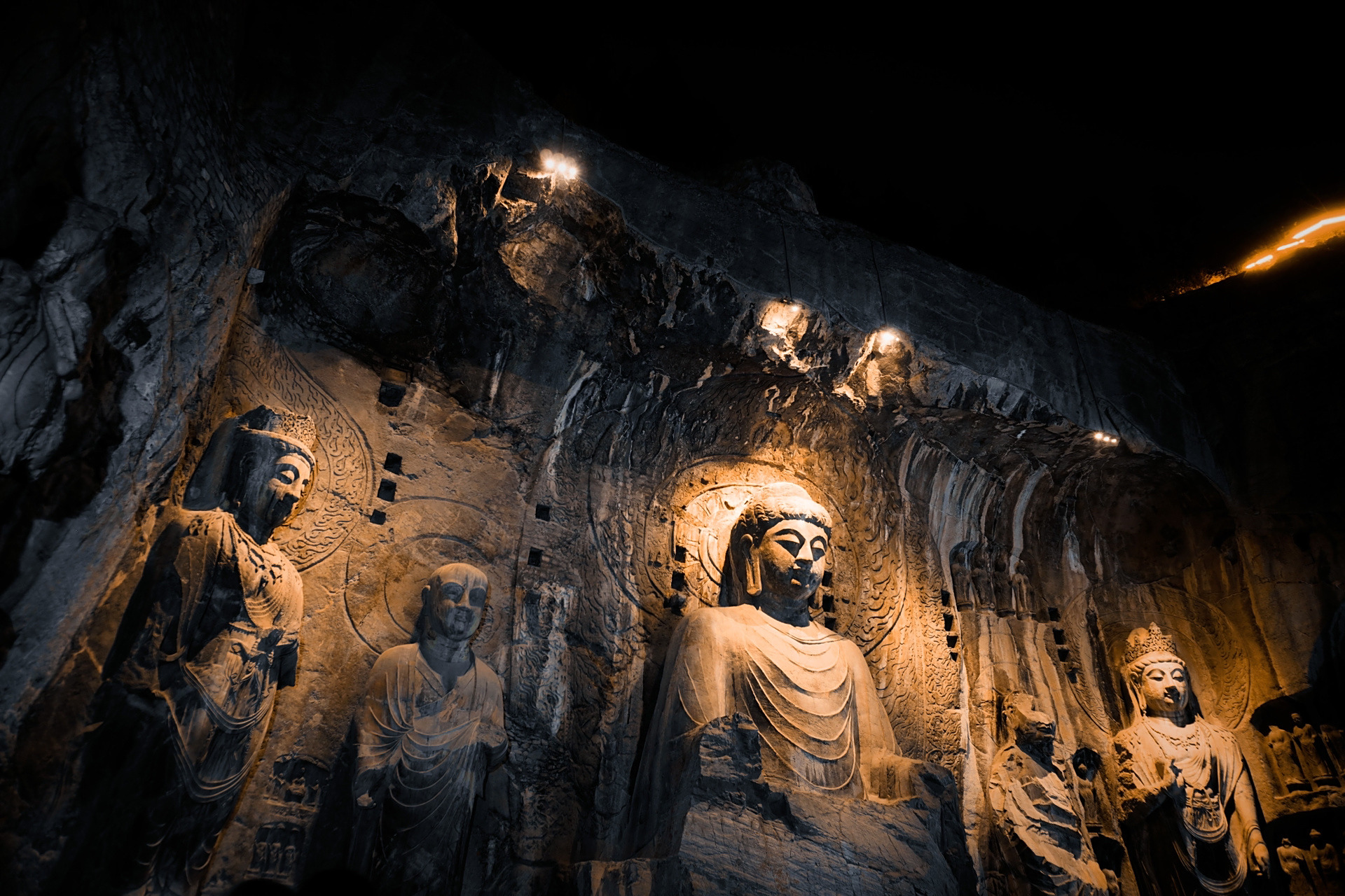 春日游洛阳|龙门石窟夜景亮灯时间 去龙门石窟是冲着夜景亮灯的,所以