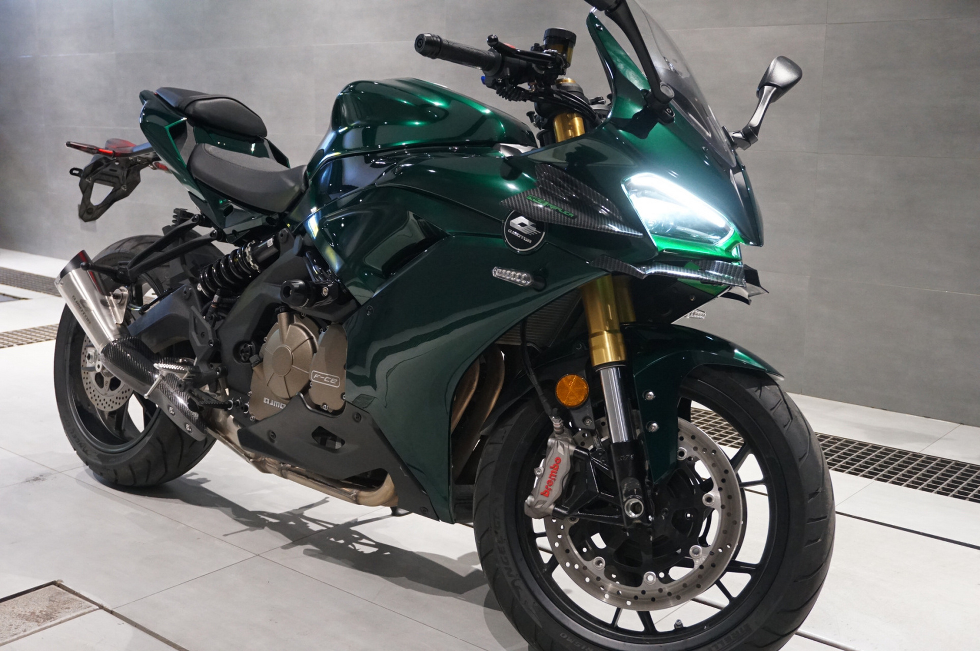 史上最帅钱江赛600摩托车93诞生了 97店里两个大师傅花了一天半