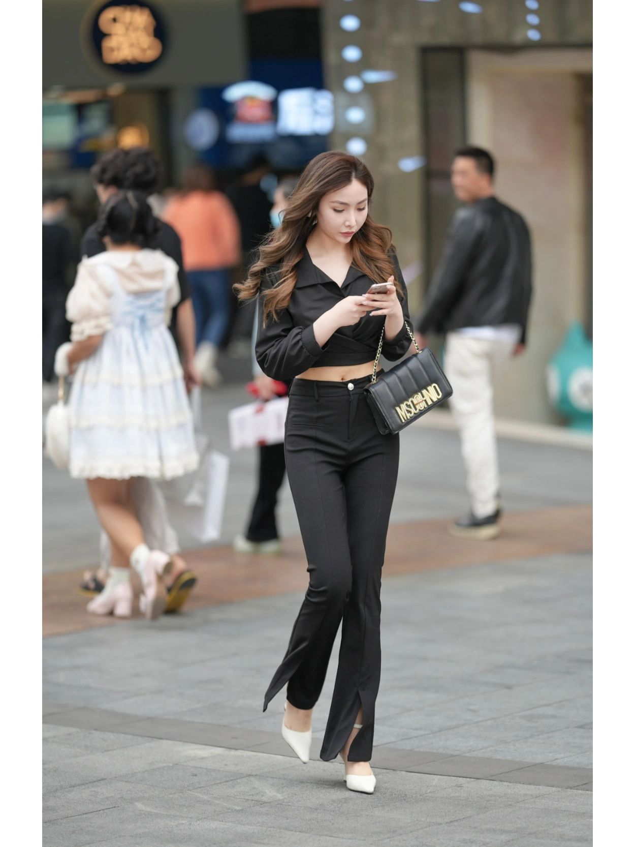 搭配# #街拍# #街头摄影# #索尼#  #相机配件分享# #重庆街拍