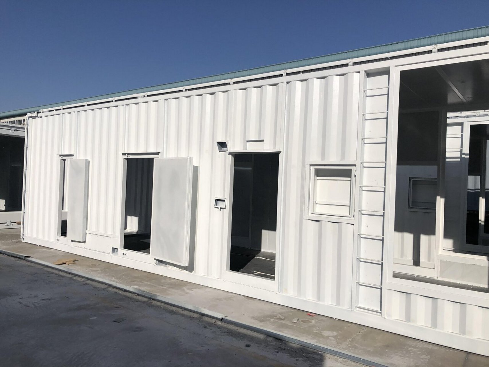 电力建设:储能集装箱可以作为可移动的发电机组设备,用于填补电力供应