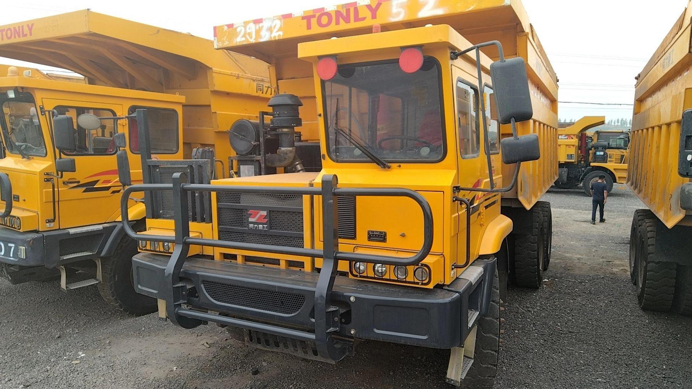 同力重工875d  480马力矿山宽体车 自卸车