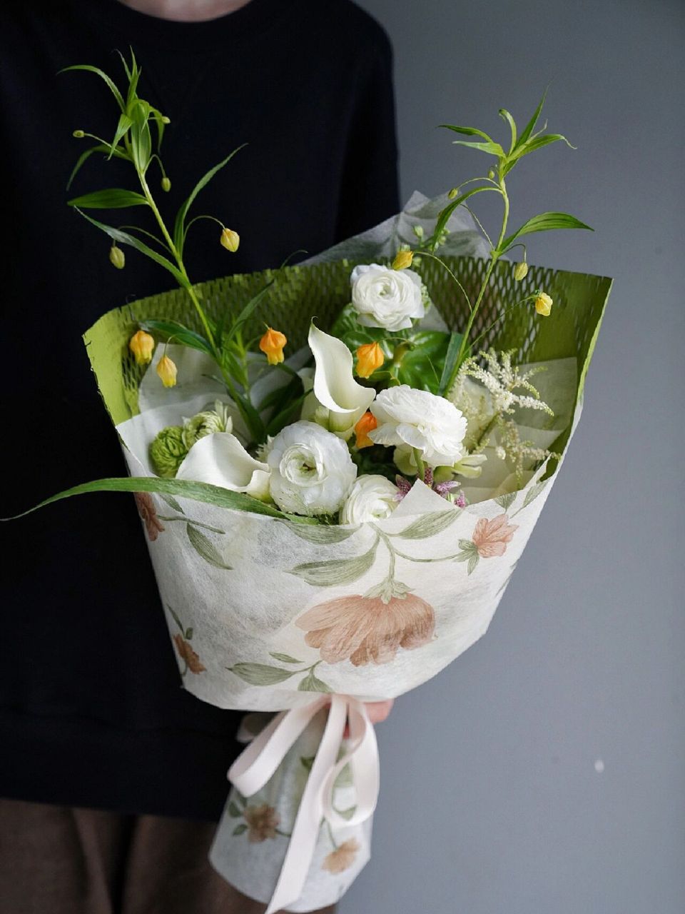 伴手礼|宫灯百合小花束 宫灯百合,配复古色的包装～摇曳多姿的小灯笼