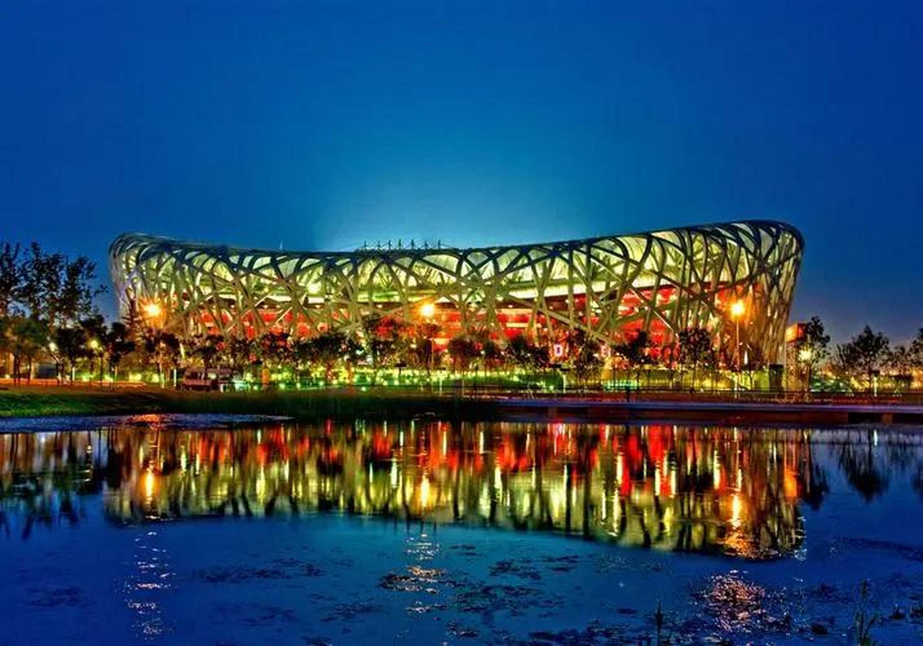 2008年,中国耗资34亿元人民币修建了标志性的鸟巢,矗立于北京,在奥运