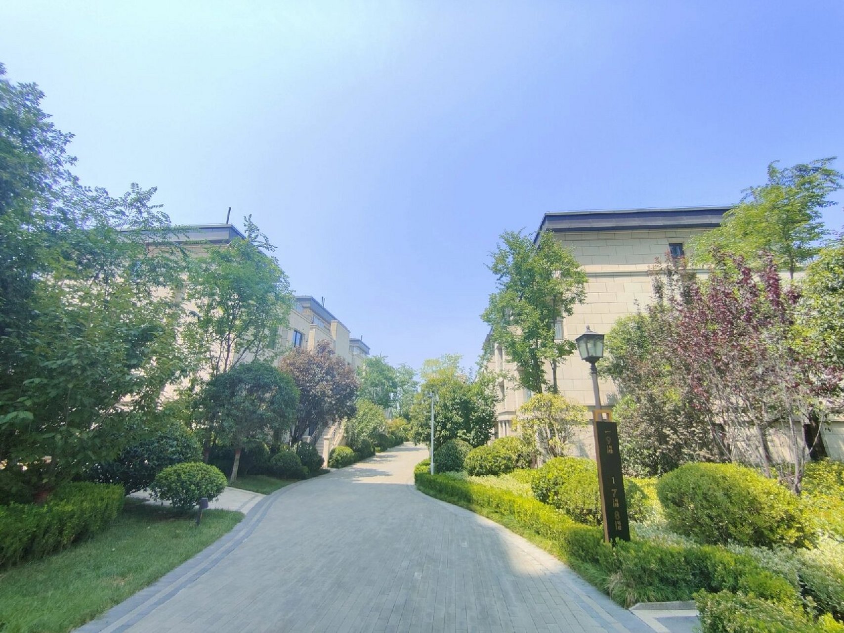 今天聊聊曲江电竞产业园旁【天地源大都会】 ①小区介绍 位置:曲江