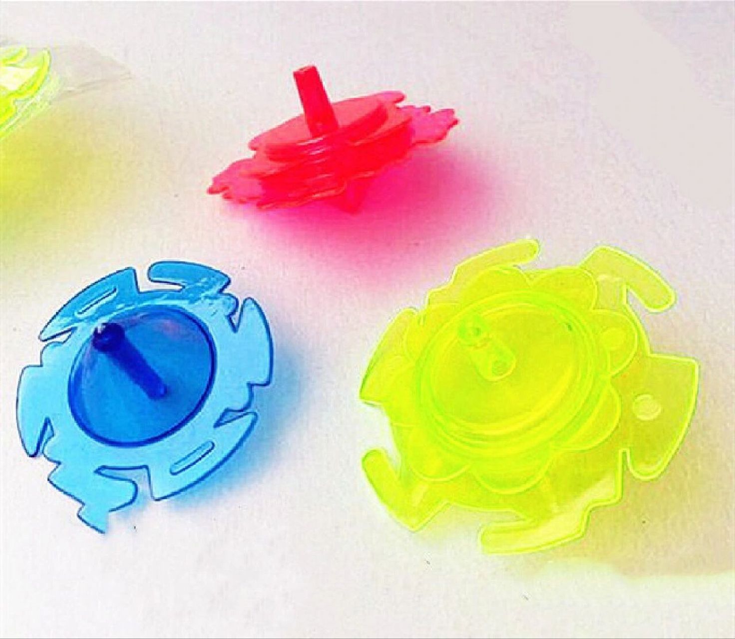 塑料陀螺 78塑料小陀螺,便宜又好玩,无需发射器,只要用手一转