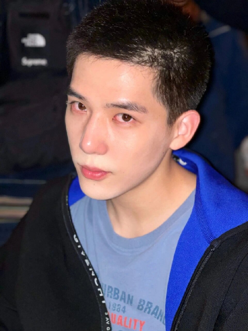 寸头帅哥 我真的太踏马喜欢寸头单眼皮高鼻梁帅哥了! 简直戳我呜呜呜!