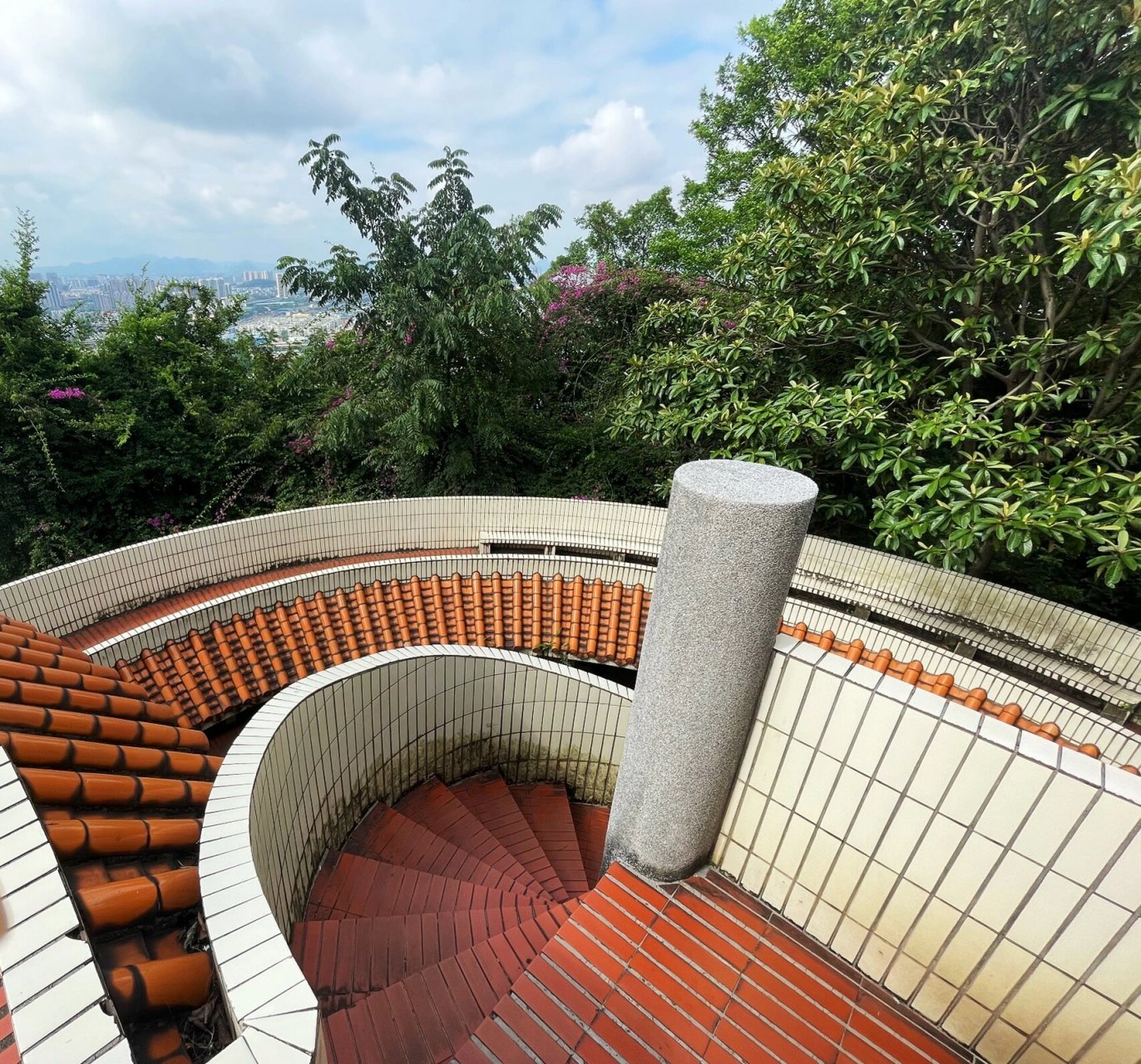 爬柳州鹅山公园 吃完早粉自驾导航鹅山公园停车场居然不收费随便停